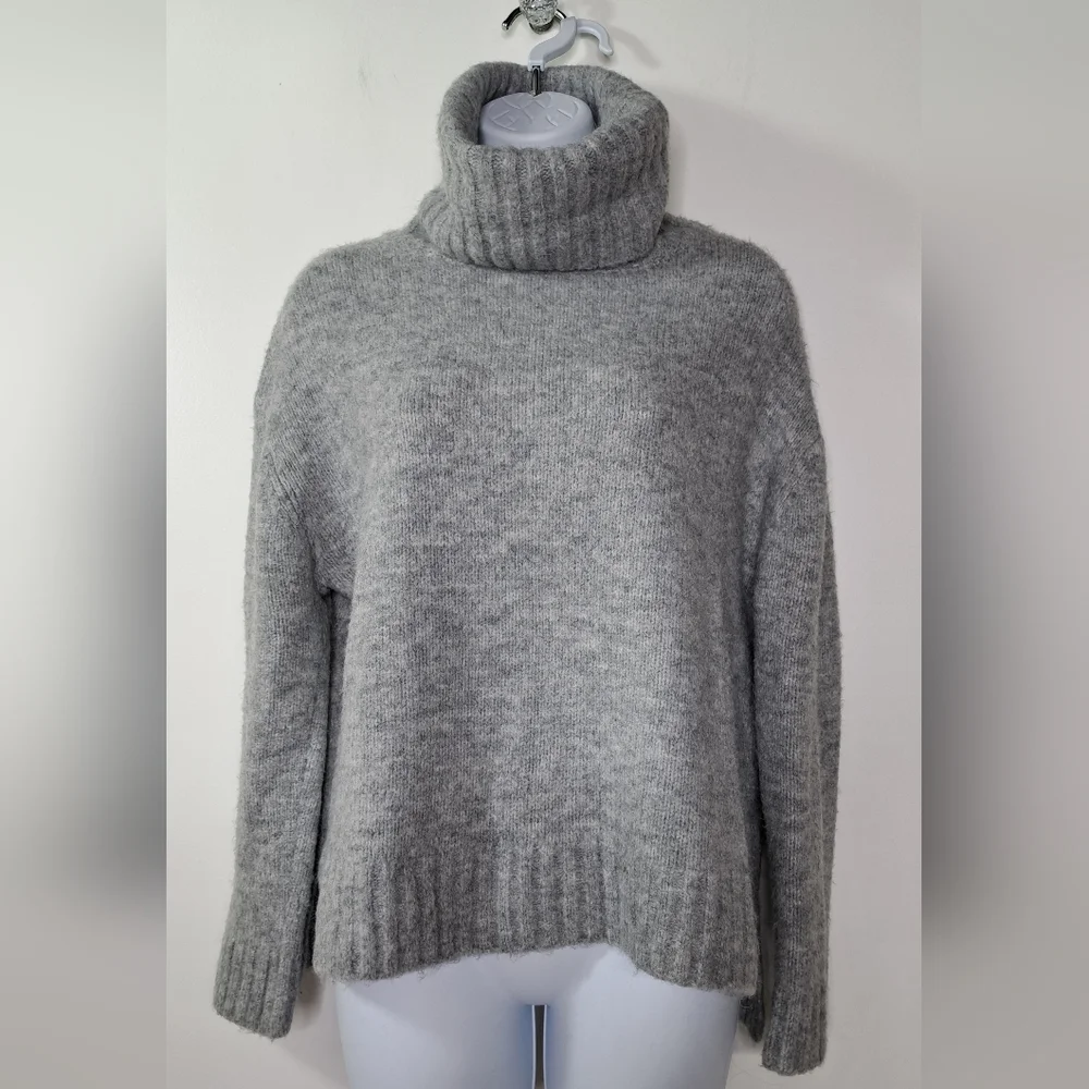 Vici Gray Soft and Cozy Sweater Size XS